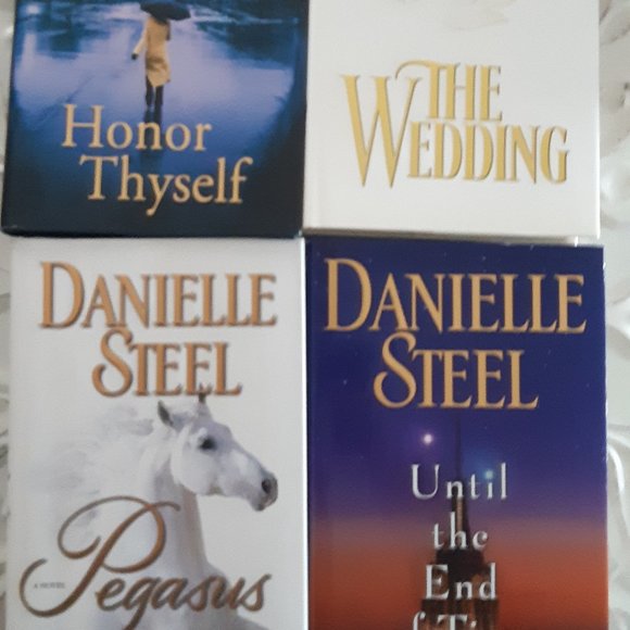 Danielle Steel Hardcover Books 4 for 20$ - Picture 1 of 4